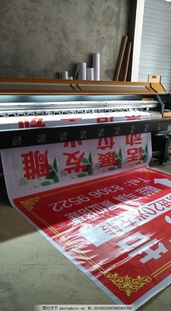 喷绘机工作效果图在广告设计中的核心价值与应用